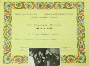 2) Primo premio vinto nel 1968 nel concorso Diocesano dei presepi. Nella foto i "Padri del presepe" (Aurelio Scaccia, Giuseppe Nicotra, Don Giuseppe Callari) premiati dal Cardinale Carpino.